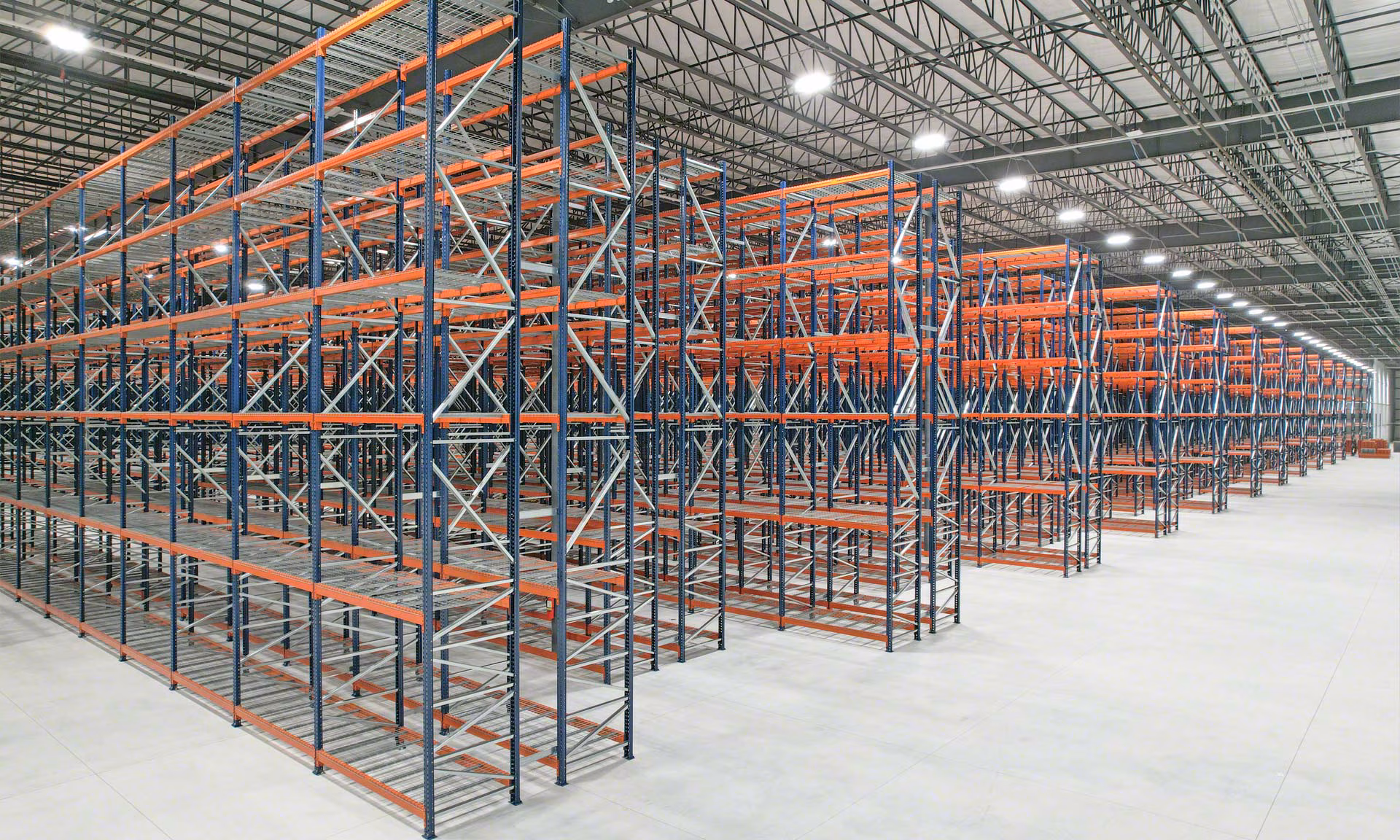 pcaseimage-gallery-0-hero-cp-abraxas-conventional-pallet-racking